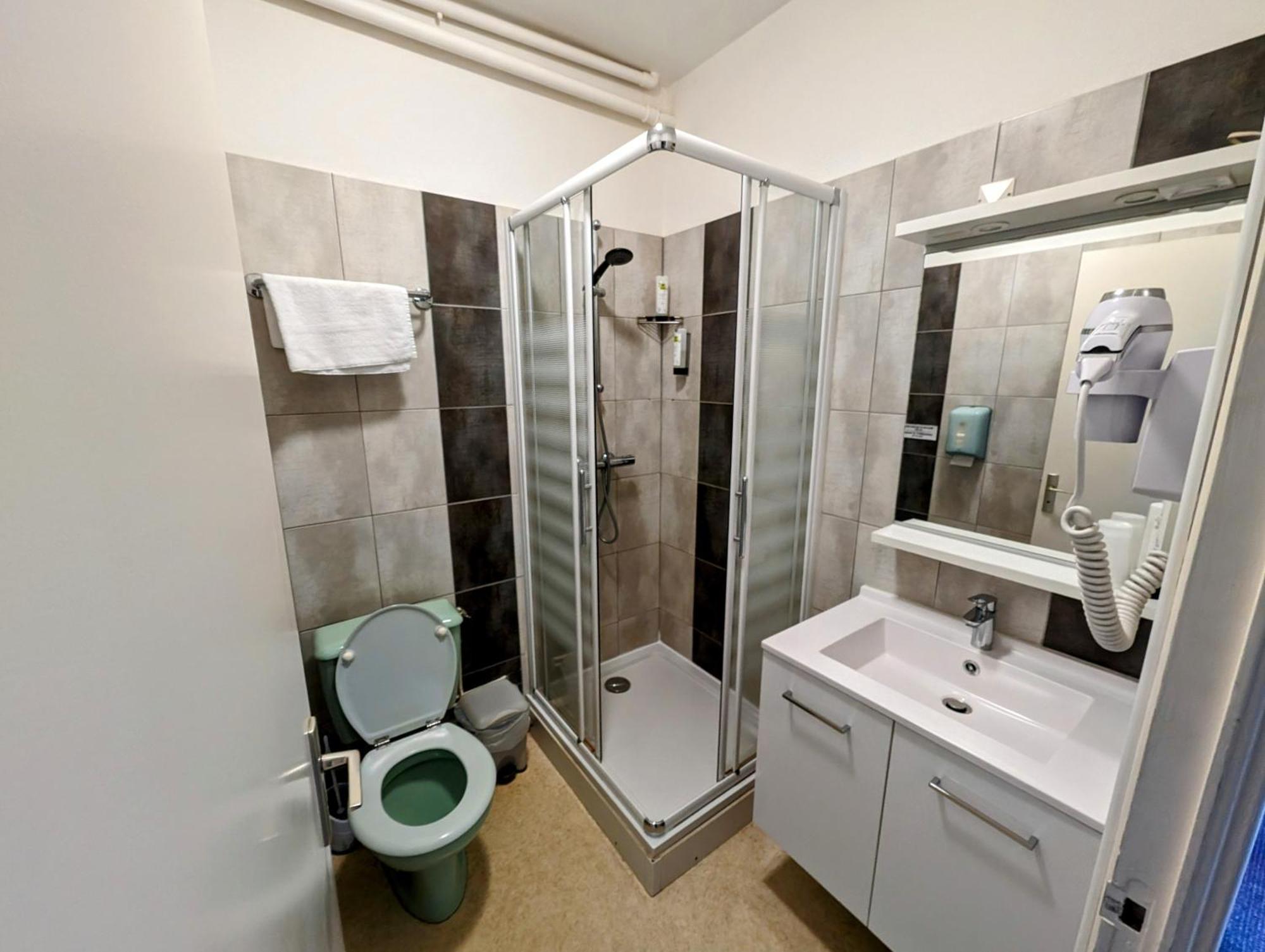 Logis Hotel Le Beau Site Шамбон-сюр-Лак Экстерьер фото