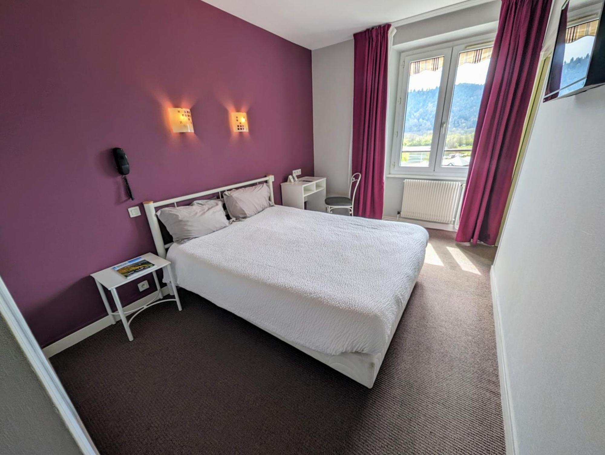 Logis Hotel Le Beau Site Шамбон-сюр-Лак Экстерьер фото