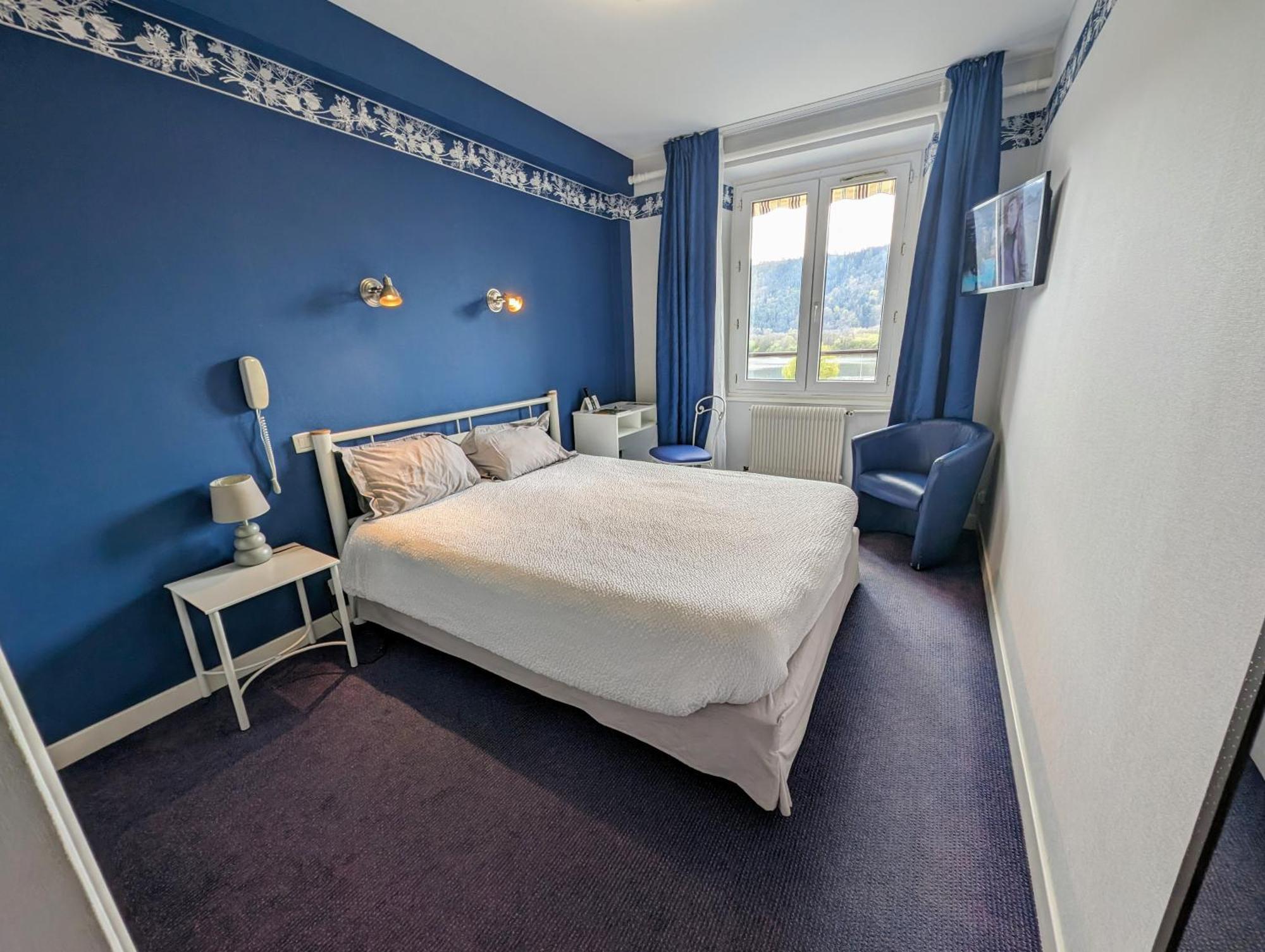 Logis Hotel Le Beau Site Шамбон-сюр-Лак Экстерьер фото