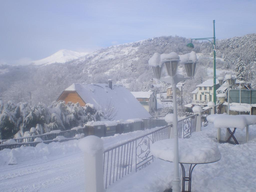 Logis Hotel Le Beau Site Шамбон-сюр-Лак Экстерьер фото